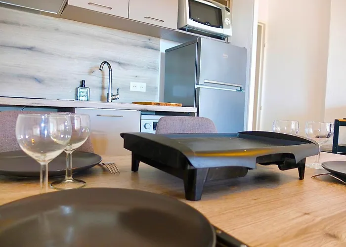 Au Petit Bonheur Vue Mer, Parking, 3 Mn De La Apartman Le Lavandou