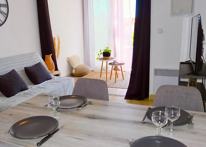 Apartman Au Petit Bonheur Vue Mer, Parking, 3 Mn De La Le Lavandou